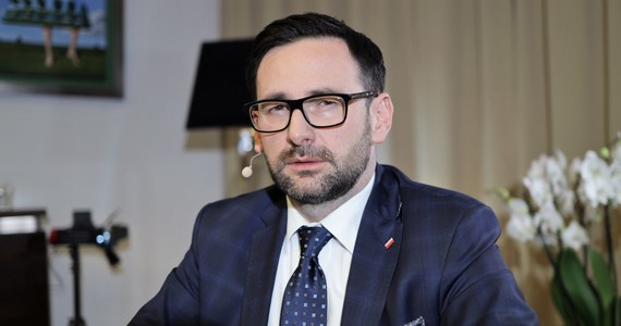 Incydent z samolotem wynajętym przez delegację Orlenu w Kazachstanie. Jak dowiedzieli się reporterzy RMF FM, w zeszłą środę poważna awaria tuż przed powrotnym wylotem do Polski uniemożliwiła start maszyny. O sprawie poinformowano służby. Na pokładzie maszyny był Daniel Obajtek.