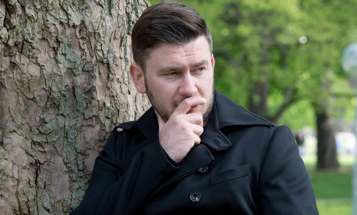 MSW Rosji wysłało list gończy ze znanym pisarzem Dmitrijem Głuchowskim, który od początku inwazji na Ukrainę, wypowiadał się publicznie przeciwko wojnie - podał niezależny portal Mediazona, powołując się na bazę MSW. Sąd w Moskwie zaocznie aresztował artystę. 