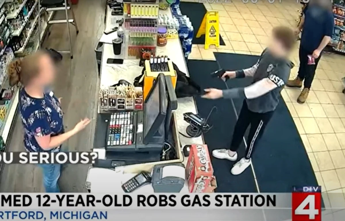 12-latek napadł na stację benzynową w Hartford w stanie Michigan w USA. Nastolatek miał przy sobie broń, której użył, strzelając w sufit. W sieci pojawiło się nagranie z tego zdarzenia.