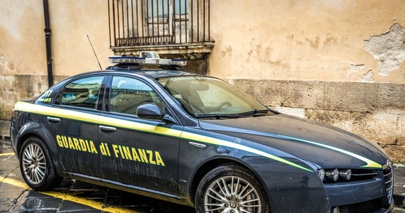 We Włoszech policja przechwyciła przesyłkę zawierającą 4,3 tony kokainy. To jedna z największych skonfiskowanych przesyłek tego narkotyku w Europie - informuje Ansa. W ramach akcji przejęto również prawie 2 mln euro w gotówce oraz kilka samochodów. 