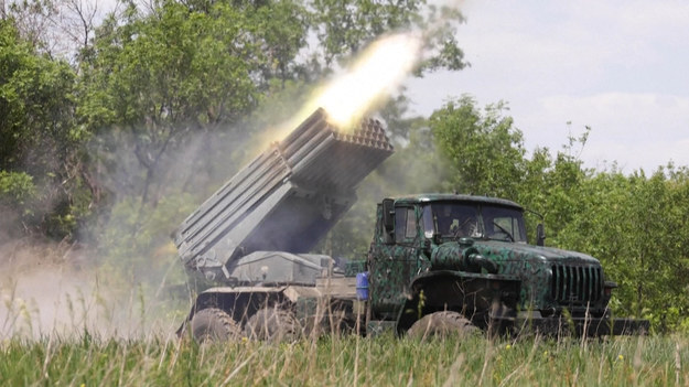 Wyrzutnia rakiet Grad, naprawa czołgu i ruch żołnierzy armii ukraińskiej w regionie Donbasu. Tak wygląda codzienna wojenna rzeczywistość na wschodzie Ukrainy.