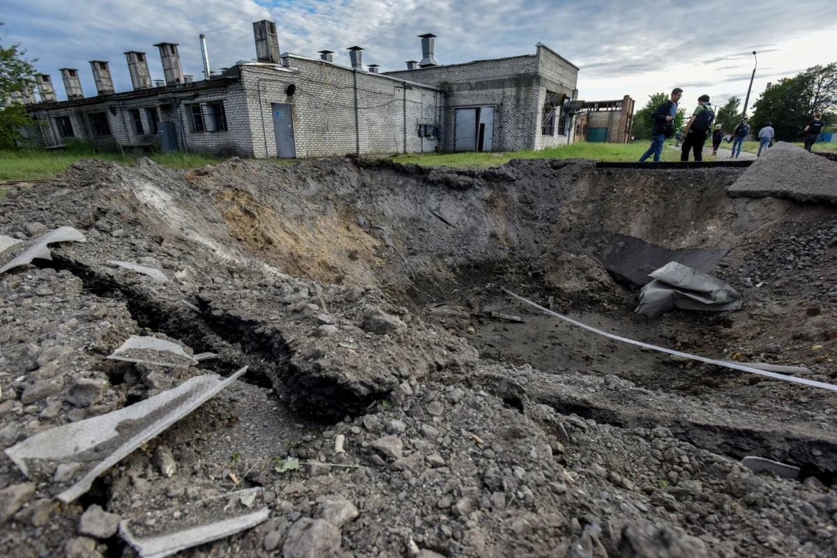 Według Służby Bezpieczeństwa Ukrainy (SBU) nadejście lata „zaskoczyło” rosyjskich wojskowych. SBU publikuje nagranie podsłuchanej rozmowy, w której żołnierz z Rosji skarży się na brak wody i zbyt ciepły mundur, wydany na jesieni.