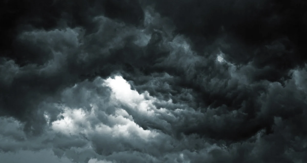 W nocy z wtorku na środę przez niektóre regiony Polski będą przechodził burze, ale ich intensywność ma się obniżać - podaje IMGW. W środę miejscami mogą być one jednak wciąż groźne. Będzie przelotnie padać w całym kraju. 