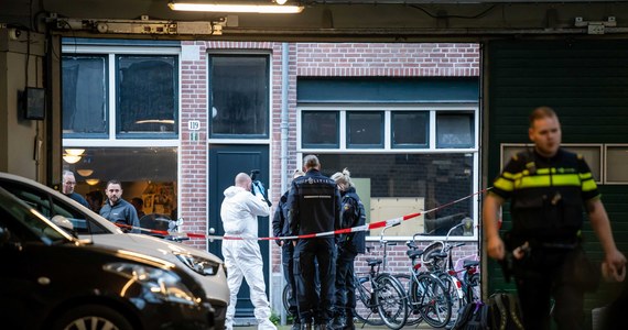 Przed sądem w Amsterdamie rozpoczął się proces podejrzanych o zabójstwo znanego reportera śledczego Petera R. de Vriesa. Jednym z oskarżonych jest Polak Kamil E., który prowadził samochód z miejsca zamachu.