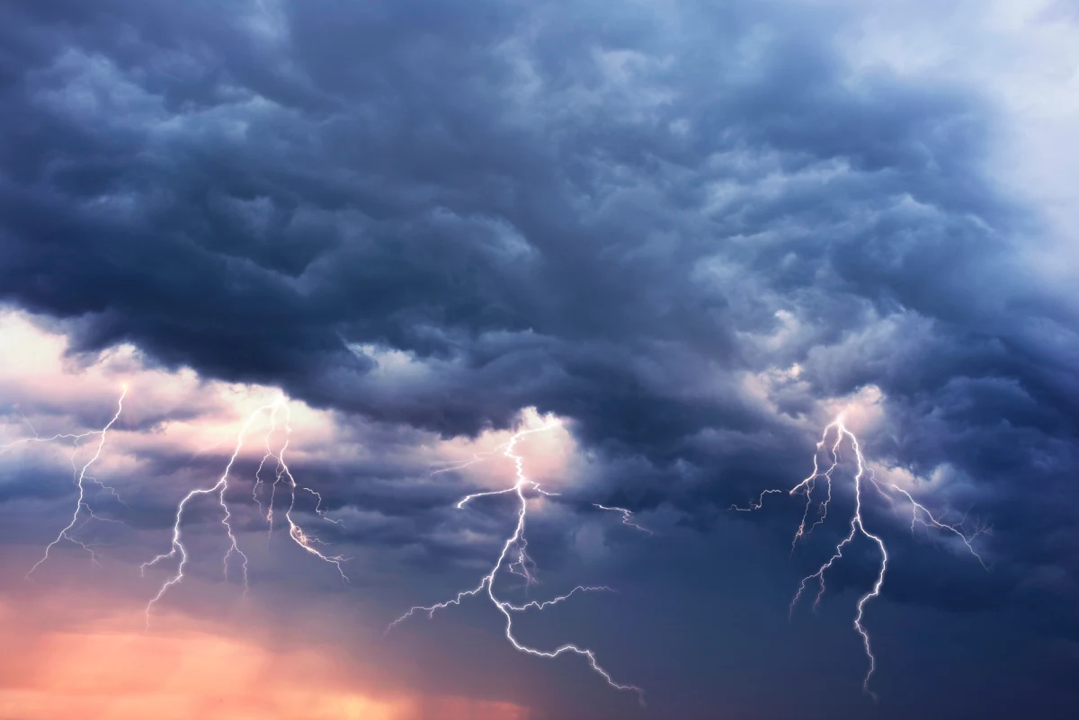 ​Instytut Meteorologii i Gospodarki Wodnej wydał ostrzeżenie pierwszego stopnia przed burzami z gradem dla południowo-wschodniej części Polski. Towarzyszące im porywy wiatru mogą dochodzić do 70 kilometrów na godzinę.