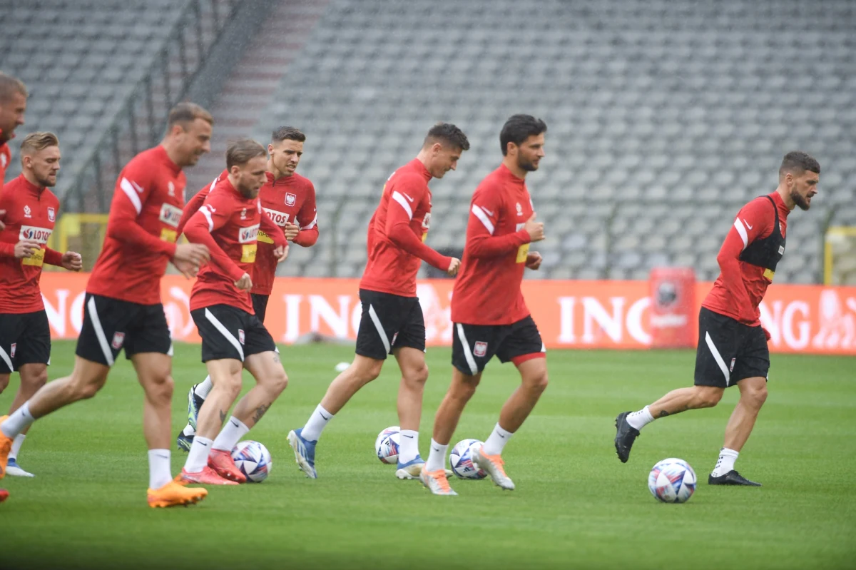 Belgia, wicelider rankingu Międzynarodowej Federacji Piłki Nożnej, będzie rywalem Polski w środowy wieczór w Brukseli. Stawką są punkty w grupie 4 dywizji A Ligi Narodów. "Czerwone Diabły" w pierwszej kolejce przegrały z Holandią, biało-czerwoni pokonali Walię. Selekcjoner Czesław Michniewicz ogłosił kadrę meczową.