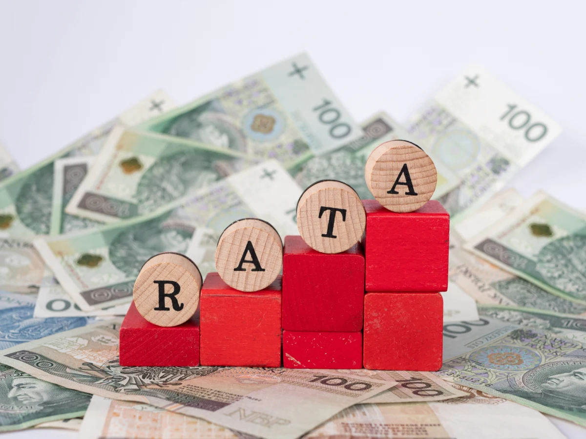 Rada Polityki Pieniężnej najprawdopodobniej znów podniesie dziś stopy procentowe. Możliwe, że główna stopa wzrośnie o 75 punktów bazowych. Stopy rosną od października ubiegłego roku. Dzisiejsza podwyżka będzie podwyżką numer 9. Stopa referencyjna w tym czasie wzrosła do 5,25 proc. Jest to najwyższy poziom od listopada 2008 roku.