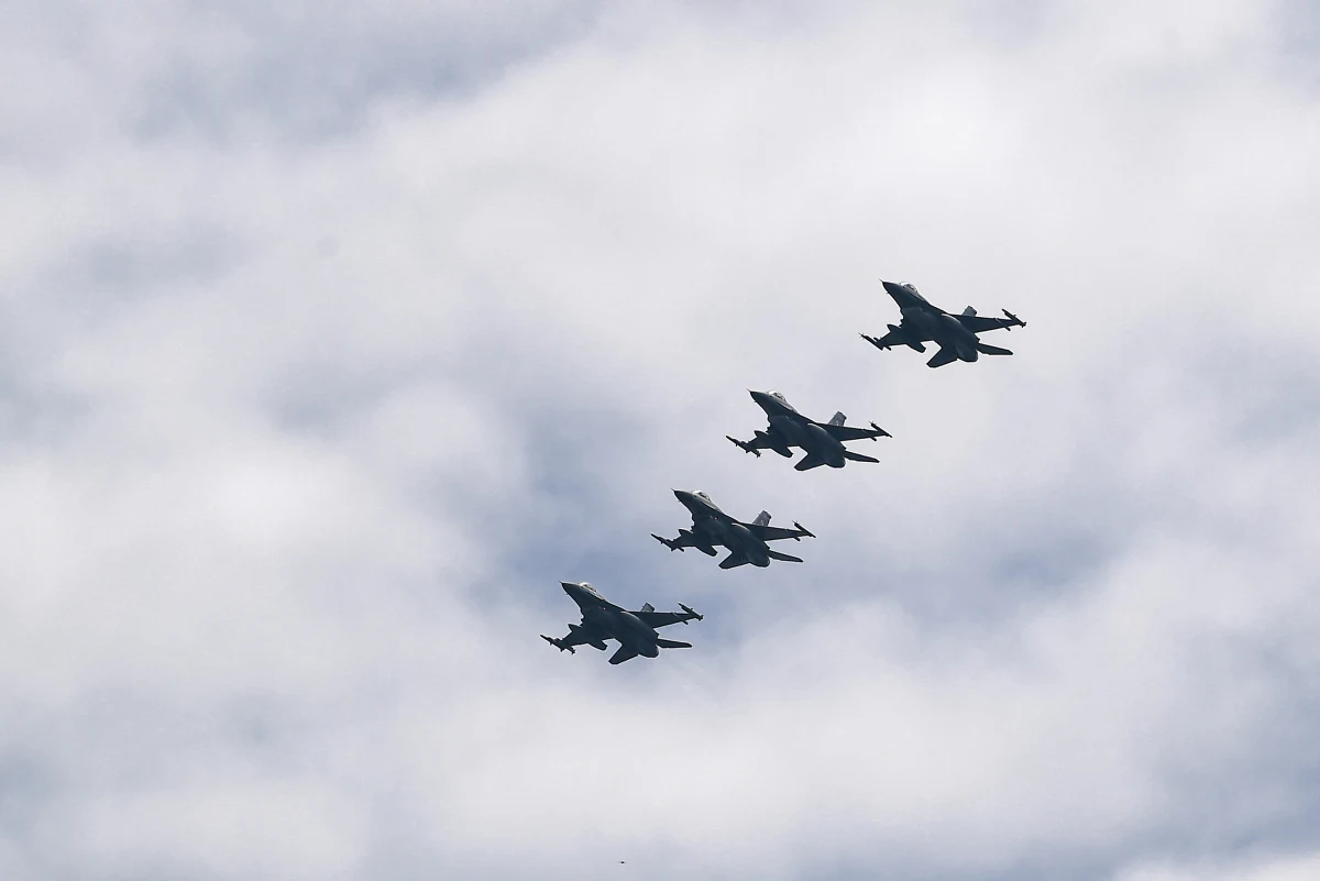 Podstawową wartością tych ćwiczeń jest pokazywanie obecności i gotowości NATO oraz wysłanie przekazu "jesteśmy tu" do każdego, kto ma złe intencje wobec przestrzeni powietrznej NATO - mówił we wtorek w Poznaniu dyrektor ćwiczeń obrony powietrznej Ramstein Legacy 2022 gen. bryg. Ömer Nafiz Gülmezoglu.