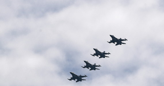 Podstawową wartością tych ćwiczeń jest pokazywanie obecności i gotowości NATO oraz wysłanie przekazu "jesteśmy tu" do każdego, kto ma złe intencje wobec przestrzeni powietrznej NATO - mówił we wtorek w Poznaniu dyrektor ćwiczeń obrony powietrznej Ramstein Legacy 2022 gen. bryg. Ömer Nafiz Gülmezoglu.