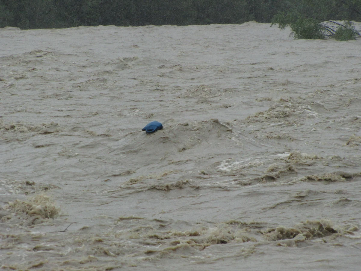 Wzrost poziomu wody w rzekach to skutek intensywnych opadów deszczu i burz w regionie. Służby kryzysowe wojewody śląskiego wydały kolejne ostrzeżenie w tej sprawie.
