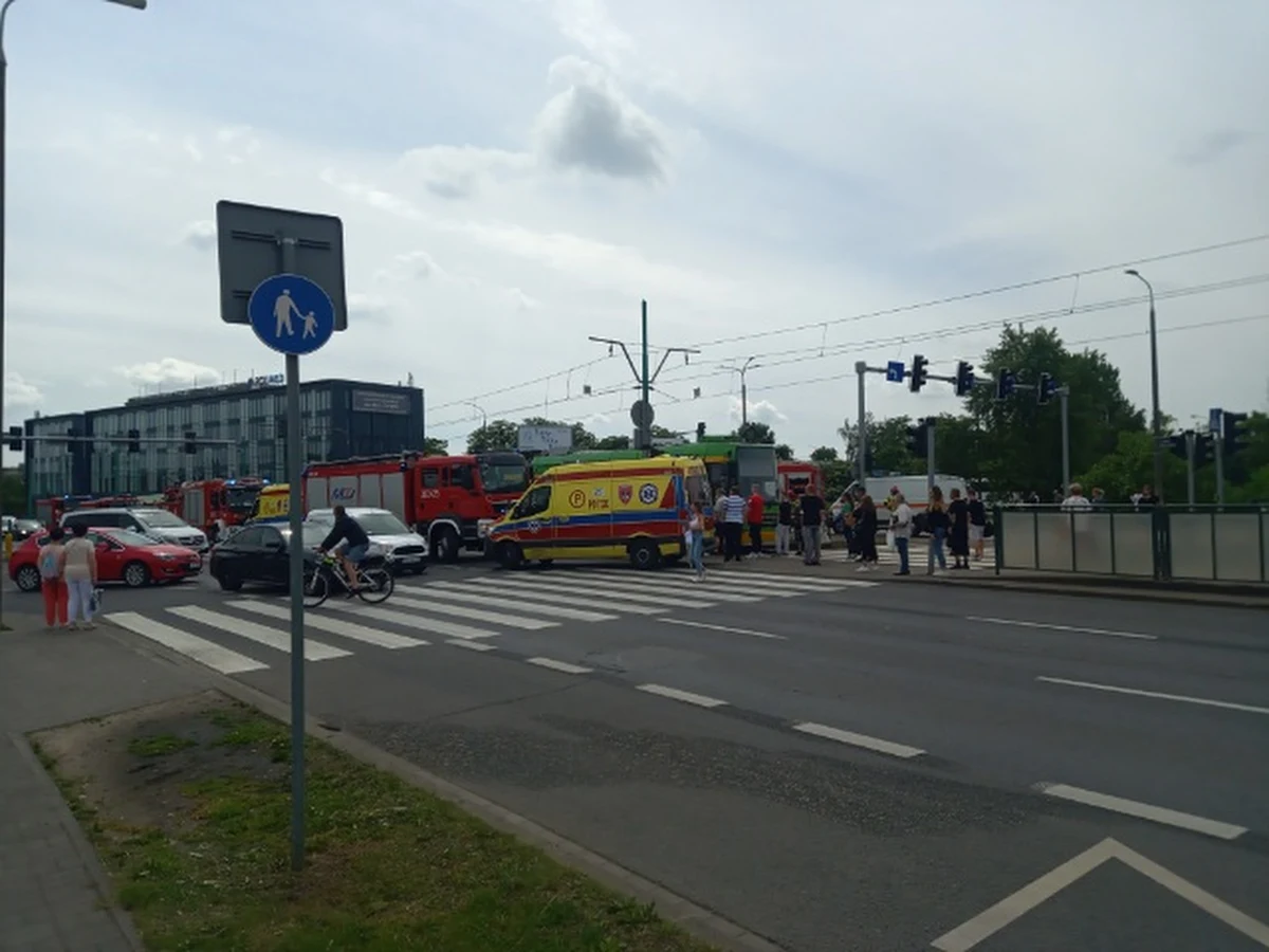 Na skrzyżowaniu ulic Hetmańskiej i Kolejowej w Poznaniu doszło do zderzenia dwóch tramwajów – taką informację otrzymaliśmy na Gorącą Linię RMF FM. Potwierdził ją u służb reporter RMF FM Paweł Pyclik. 15 osób zostało poszkodowanych.