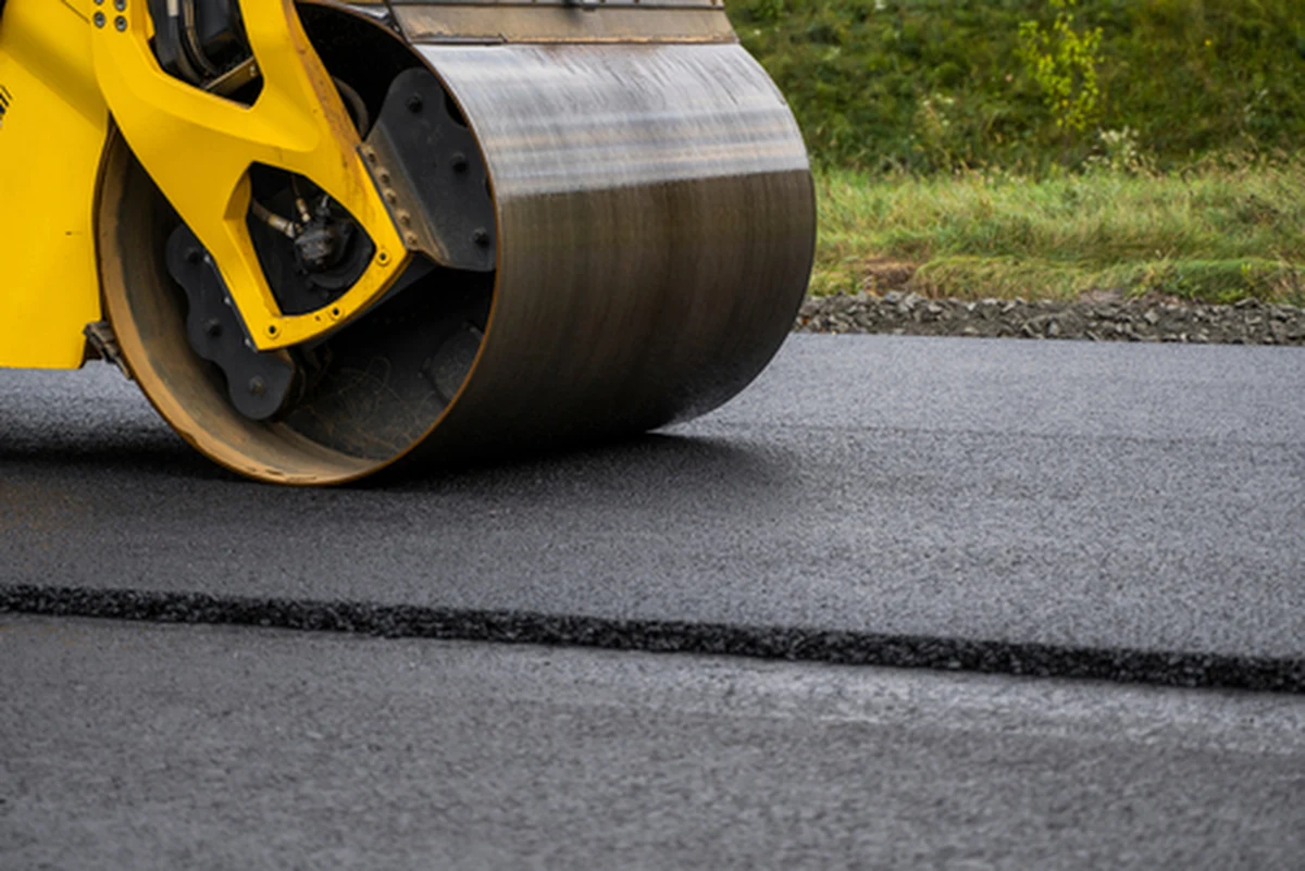 Ważna informacja dla kierowców jadących drogą krajową nr 16 w rejonie Ostródy. Dziś rano koło Idzbarka doszło do wypadku ciężarówki, a w okolicy Franciszkowa, podczas prac przy nasypie drogi, wykryto ubytek w nasypie jezdni. Drogowcy, ze względów bezpieczeństwa, podjęli decyzję o zamknięciu trasy na długości około 300 m i natychmiastowej naprawie nasypu.