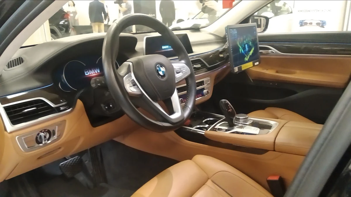 W Warszawie zagościły auta przyszłości. Wszystko za sprawą motoryzacyjnej konferencji, na której rozmawiano o pojazdach autonomicznych oraz samochodach wspomagających kierowców. 