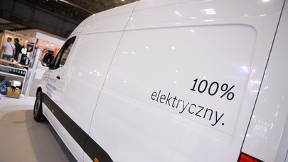 Hołowczyc: Żeby naładować elektryczne samochody, jakaś elektrownia musi spalić tysiące ton węgla