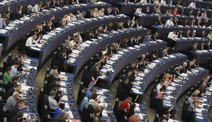 Unia Europejska patrzy na Strasburg. Ważą się losy traktatów