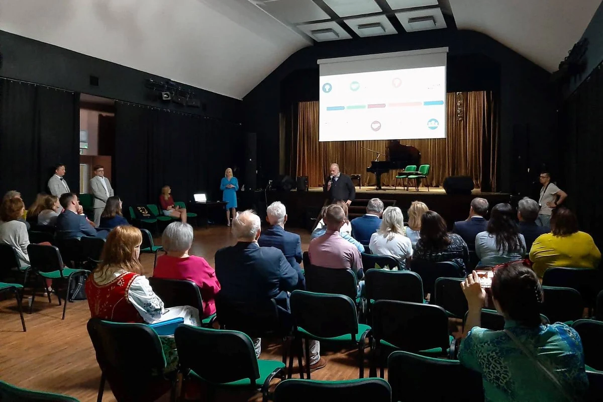 W Kartuzach oficjalnie otwarto Uniwersytet Ludowy. Na zajęciach słuchacze nauczą się m.in. języka kaszubskiego i nowych technologii.