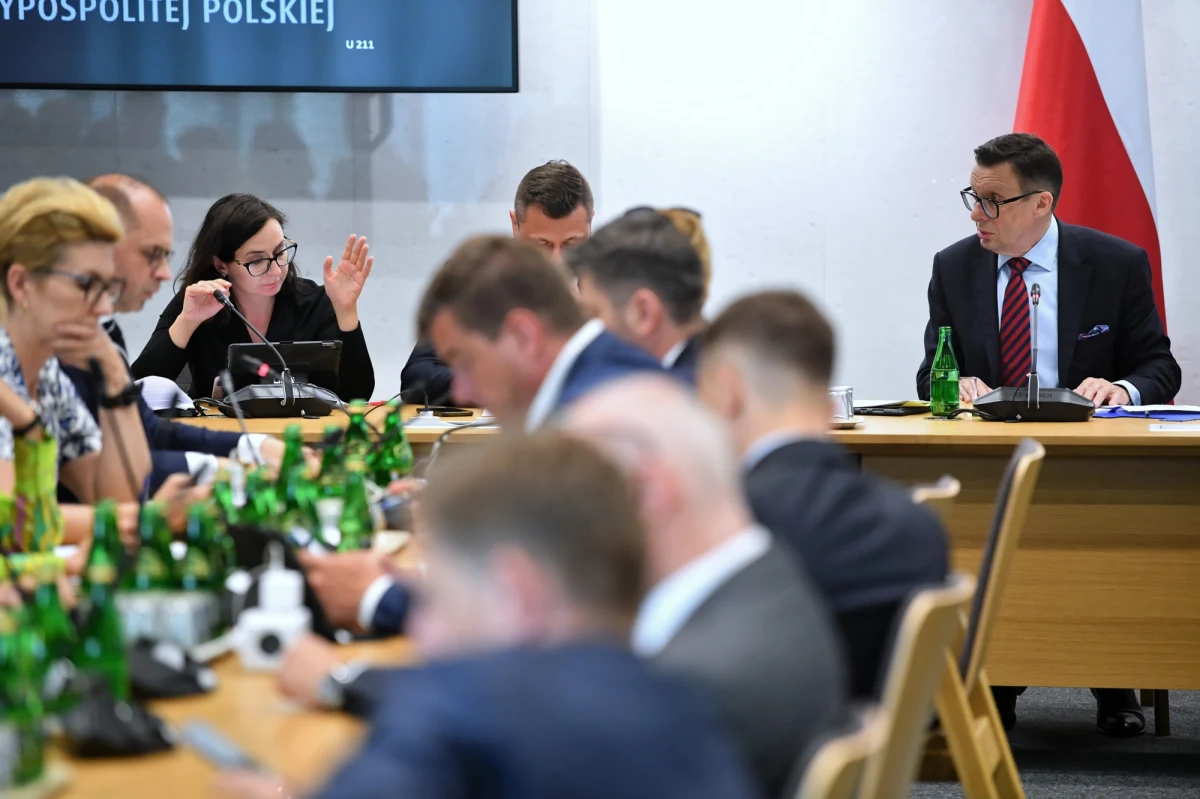 Sejmowa komisja sprawiedliwości rekomenduje odrzucenie 23 z 29 poprawek Senatu do nowelizacji ustawy o Sądzie Najwyższym. Komisja nie poparła poprawek dotyczących m.in. wymogu stażu dla kandydatów na sędziów nowej izby i unieważnienia orzeczeń Izby Dyscyplinarnej.