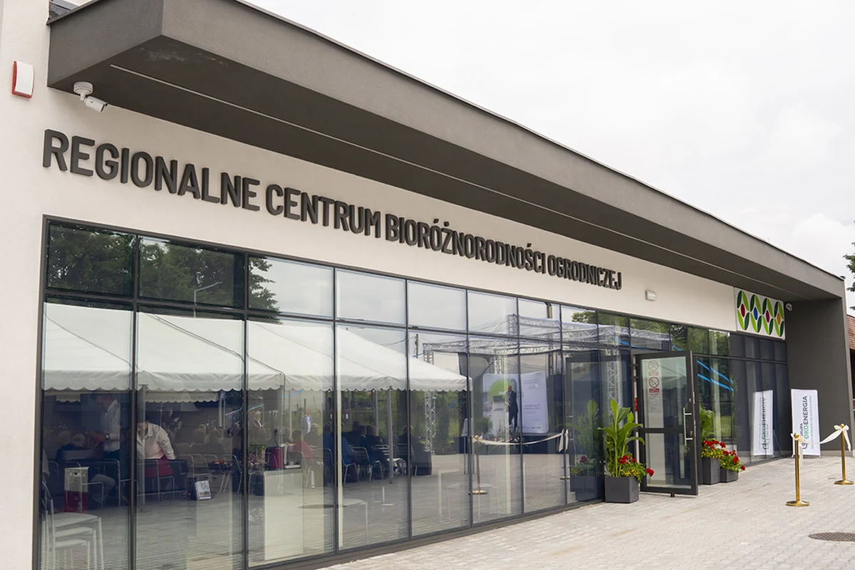 Nawet 30 tys. genotypów roślin warzywnych i zielnych będzie składowanych w otwartym w środę Regionalnym Centrum Bioróżnorodności Ogrodniczej w Skierniewicach. Placówka będzie pełnić istotną rolę w budowaniu polityki bezpieczeństwa żywnościowego i zachowania dziedzictwa przyrody.