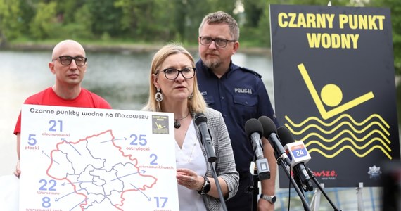 Cztery kolejne niestrzeżone miejsca kąpieli na Mazowszu zostały oznaczone jako tzw. czarne punkty. Specjalne znaki będą ostrzegać przed wchodzeniem do wody w Wierzbicy, Krukach, Słopsku i Godziszu. Łącznie w całym województwie jest 125 czarnych punktów.