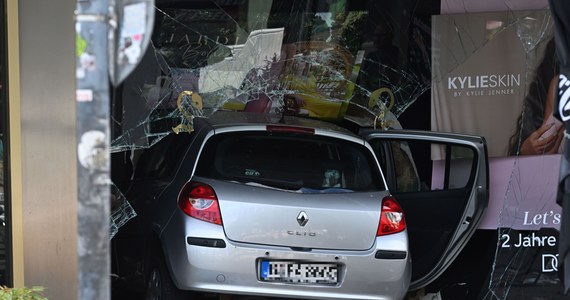 To było celowe działanie. 29-letni Gor H. zamiast hamować, dodawał gazu. Niemiecka prasa wraca do tragedii, jaka rozegrała się w środę przed południem w centrum Berlina. Kierowca Renault Clio wjechał w wycieczkę szkolną. Na miejscu zginęła nauczycielka opiekująca się uczniami z Hesji. Kilkanaście osób zostało rannych.  
