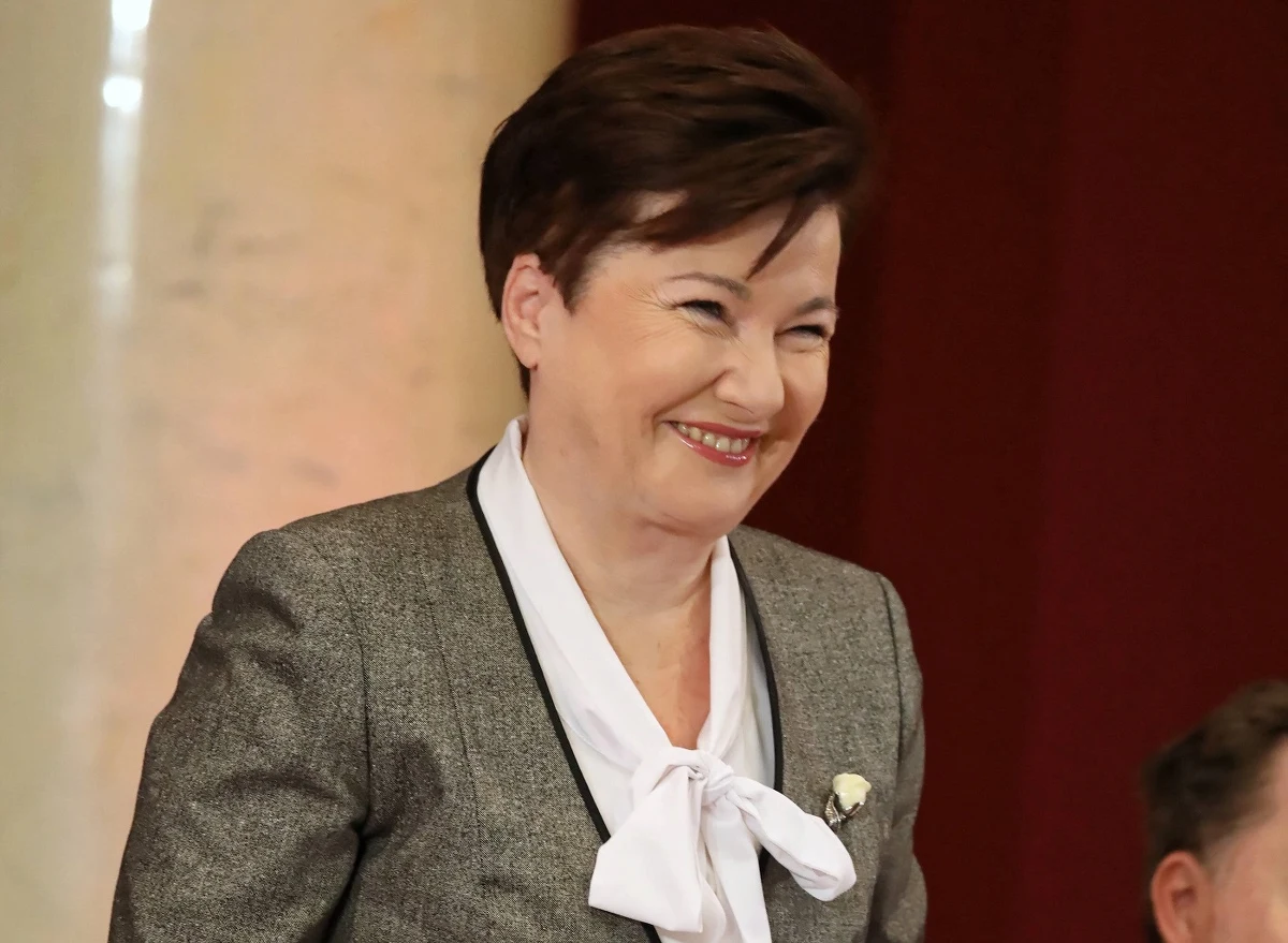 ​Rada Warszawy zdecydowała w czwartek, że merowi Kijowa Witalijowi Kliczce i byłej prezydent miasta Hannie Gronkiewicz-Waltz zostaną nadane Honorowe Obywatelstwa Warszawy. Na wniosek KO radni nie debatowali nad propozycjami. Część radnych PiS i dwoje radnych z Lewicy zbojkotowało głosowanie.