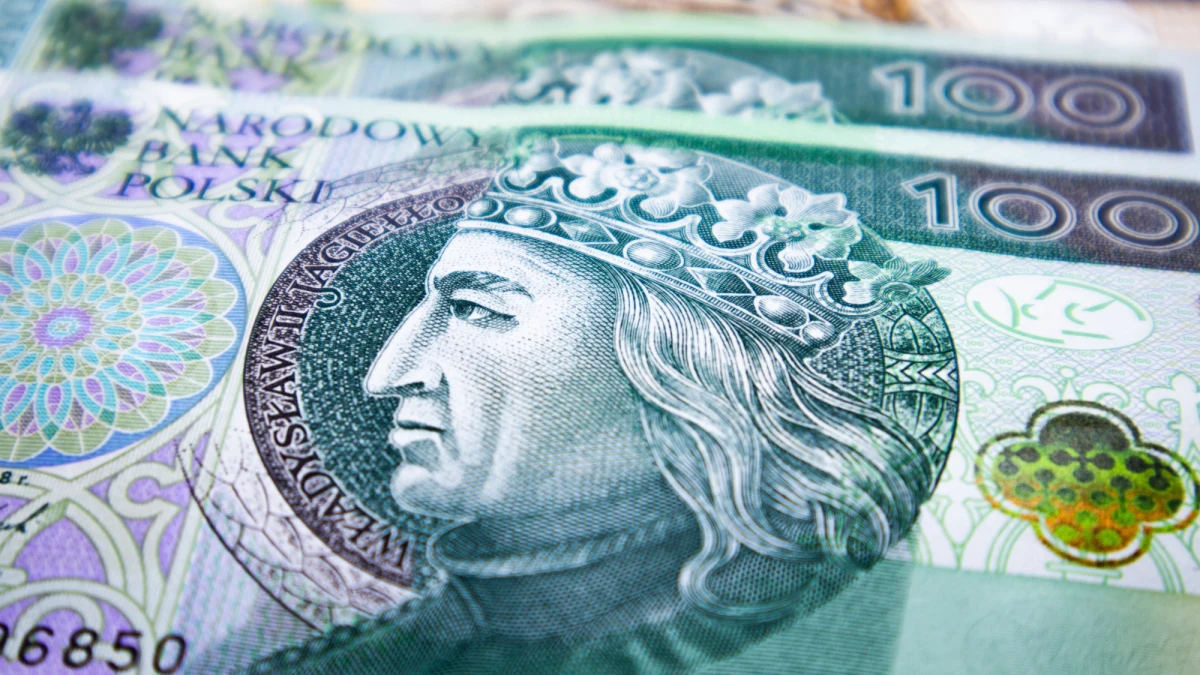 Sejm uchwalił ustawę, która m.in. wprowadza wakacje kredytowe oraz wydłuża działanie tarcz antyinflacyjnych do 31 października. 