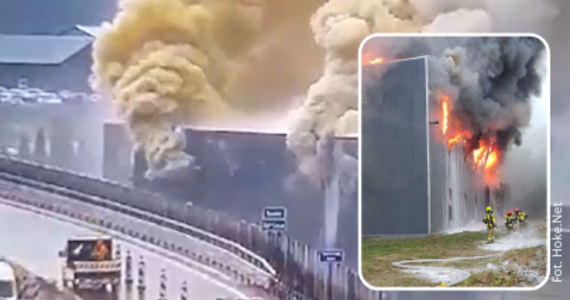 Duży pożar w Sanoku na Podkarpaciu. Ogień pojawił się w hali w zakładach Ciarko. Jeden strażak został poszkodowany.