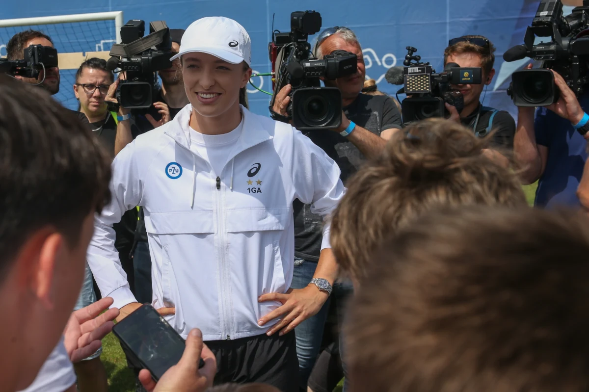 Według niepotwierdzonych jeszcze informacji Iga Świątek wycofała się z turnieju WTA w Berlinie. To oznacza, że Polka może się przenieść na trawiaste korty dopiero w wielkoszlemowym Wimbledonie.