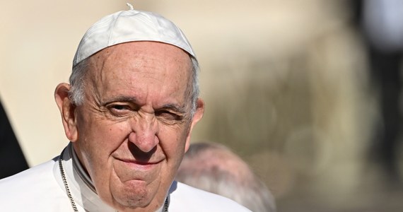 Koniec z koronkami, trzeba zmienić "modę liturgiczną"- oświadczył w czwartek papież Franciszek podczas spotkania z biskupami i księżmi z Sycylii. "Jesteśmy 60 lat po Soborze" Watykańskim II - przypomniał.