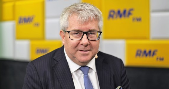 Gościem Tomasza Weryńskiego w rozmowie "7 pytań o 7:07" w Radiu RMF24 był europoseł PiS Ryszard Czarnecki. Polityk odpowiadał na pytania dotyczące "kilometrówek", kłopotliwych współpracowników, czy zwracania unijnych pieniędzy, ale był też pytany o europejskie superpaństwo, Polski KPO oraz utracony z powodu Izby Dyscyplinarnej miliard złotych. 