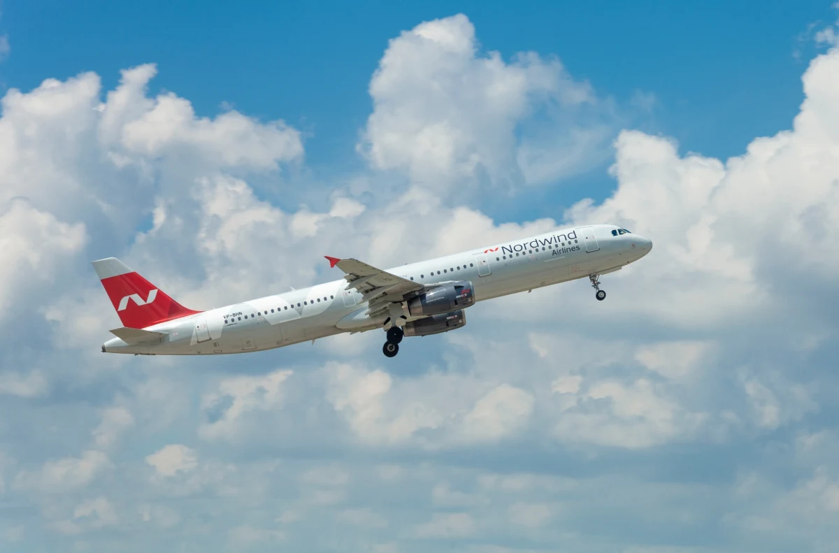 Niektóre rosyjskie linie lotnicze rozważają przeniesienie swojej działalności do Turcji. Chcą w ten sposób uniknąć sankcji zakazujących im leasingu, serwisowania i naprawy samolotów – informuje Bloomberg.