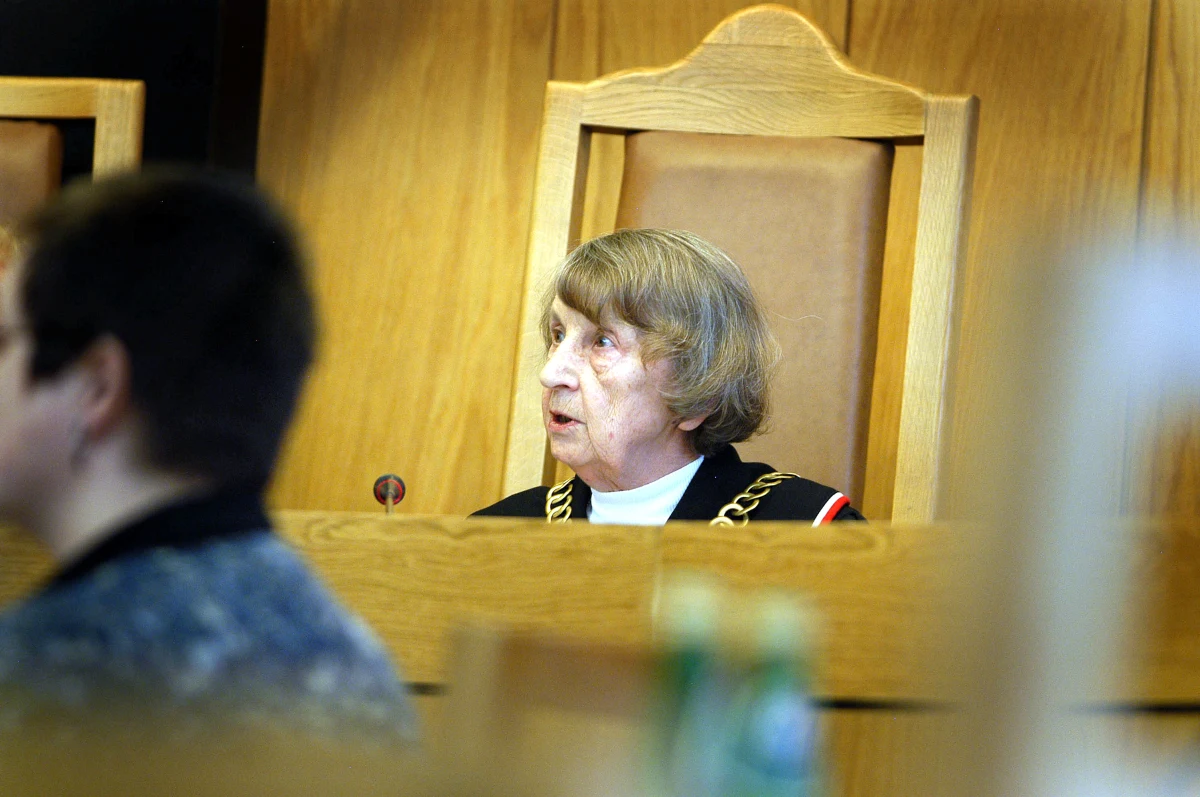 W wieku 95 lat zmarła prof. Biruta Lewaszkiewicz Petrykowska, prawdziwa legenda Uniwersytetu Łódzkiego - poinformowała w piątek uczelnia. Profesor była wybitną znawczynią prawa i nauczycielką, która wychowała wiele pokoleń znakomitych polskich prawników.