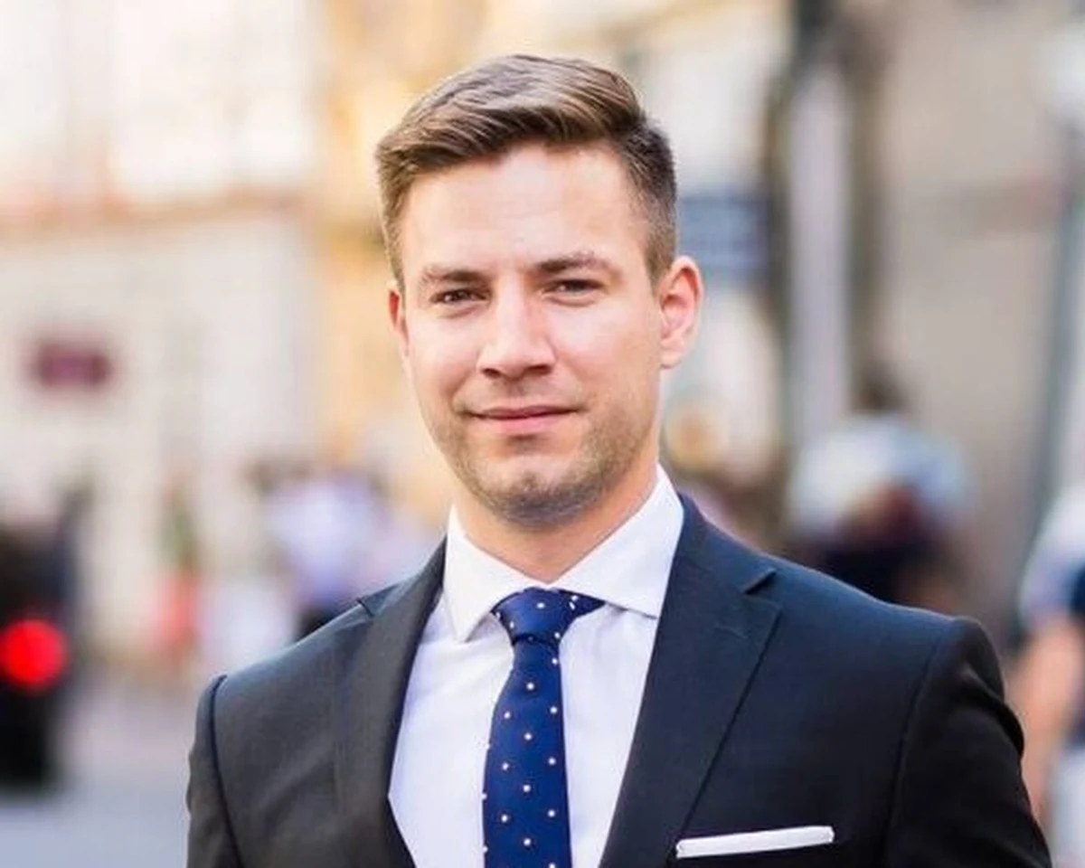 Światowa gospodarka w dużej mierze uzależniona jest nie tylko od rosyjskiej ropy i gazu. Rosja jest także dostawcą innego ważnego dla gospodarek światowych komponentu paliwa, z którego wciąż czerpią między innymi Stany Zjednoczone. Chodzi o wzbogacony uran, który wykorzystywany jest w elektrowniach atomowych. Czy jest możliwość zastąpienia rosyjskiego uranu dostawami z innych krajów? Jakie niebezpieczeństwa niesie za sobą tego rodzaju dalsza współpraca? O tym w internetowym radiu RMF24 dziennikarz Tomasz Weryński rozmawiał z Wojciechem Jakóbikiem z portalu biznesalert.pl.