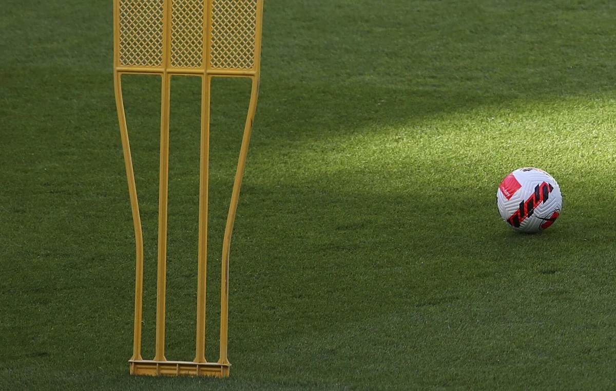 Piotr Nowak nie jest już trenerem piłkarzy Jagiellonii Białystok - poinformował w piątek klub. Nie podano, kto go zastąpi. W najbliższy poniedziałek zespół, który w minionym sezonie zajął 12. miejsce, przystąpi do przygotowań przed kolejnymi rozgrywkami.