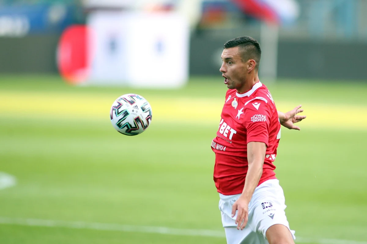 Po ośmiu latach występów w Wiśle Kraków Maciej Sadlok odchodzi z zespołu "Białej Gwiazdy". Wisła spadła z Ekstraklasy i w lipcu rozpocznie rozgrywki w I lidze.