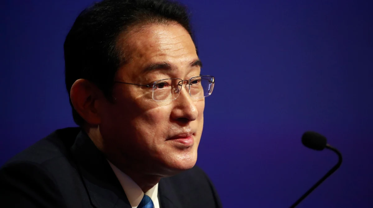 Premier Japonii Fumio Kishida zapowiedział w Singapurze dozbrojenie japońskich sił i wzrost nakładów na armię w związku z wojną w Ukrainie i postawą Chin. "To, co dzieje się w Ukrainie, może wydarzyć się w Azji" - podkreślił, nawiązując do gróźb Pekinu dotyczących Tajwanu. 