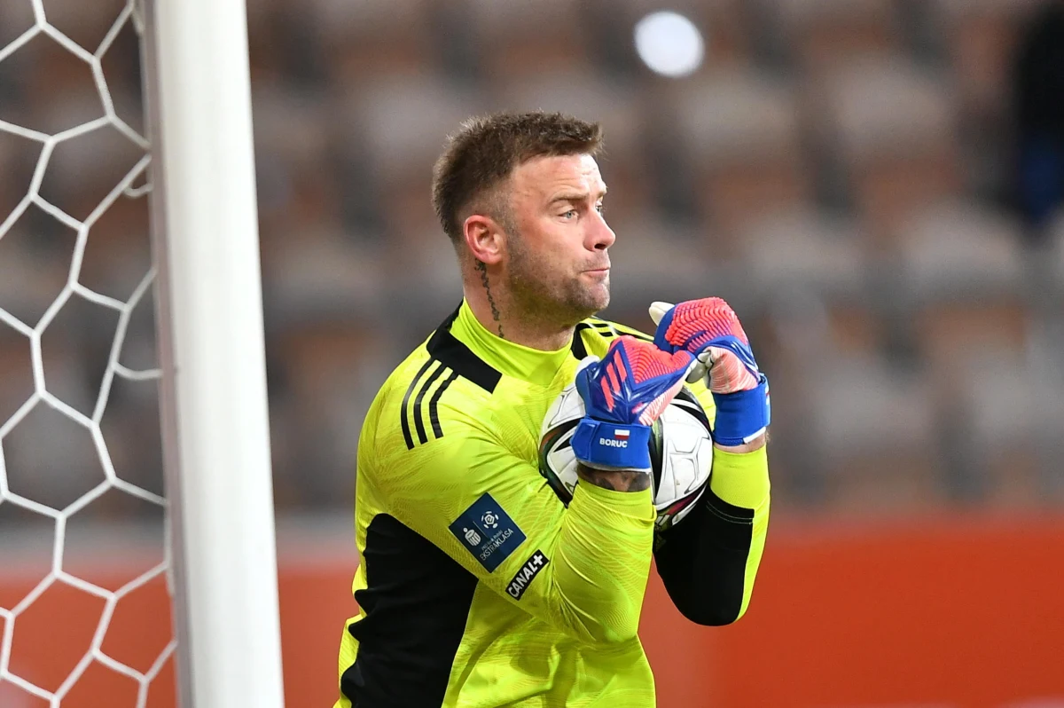 Legia rozegra 20 lipca w Warszawie towarzyski mecz z Celtikiem FC, w którym oficjalnie karierę zakończy Artur Boruc. 42-letni piłkarz był bramkarzem tych zespołów. "Nie mogłem wymarzyć sobie lepszego meczu na pożegnanie - obu klubom bardzo dużo zawdzięczam" - powiedział.