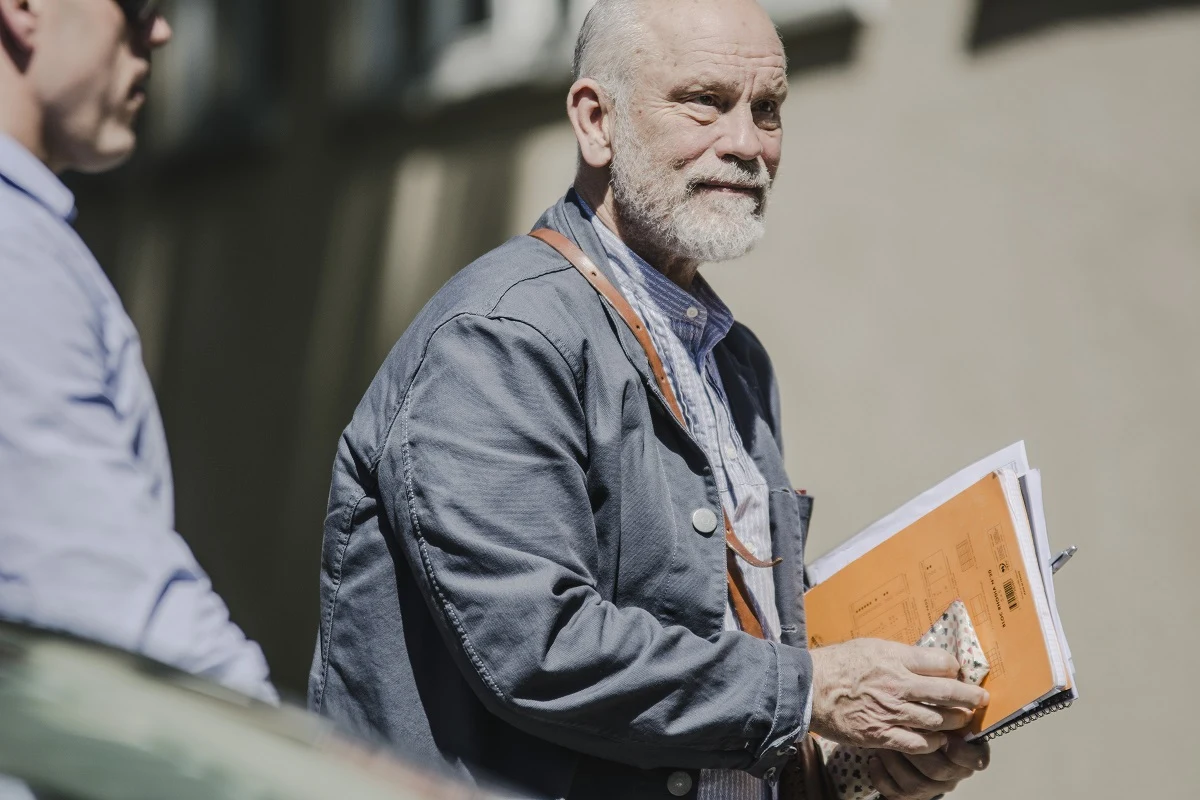 Aktorzy John Malkovich i Jason Isaacs przyjechali do Wrocławia. We wrocławskim Centrum Technologii Audiowizualnych rozpoczęto zdjęcia do nowej produkcji z udziałem hollywoodzkich gwiazd. To "A Winter’s Journey", na podstawie cyklu pieśni "Podróż zimowa" Franza Schuberta.