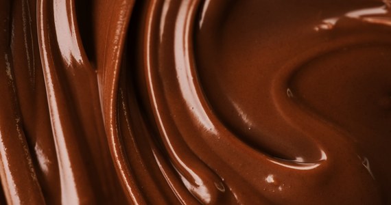 Dwie osoby trafiły do szpitala, po tym, jak wpadły do zbiornika z płynną czekoladą – informuje portal usatoday.com. Jak podkreślono, to pracownicy fabryki Mars Wrigley w Elisabethtown w Pensylwanii.