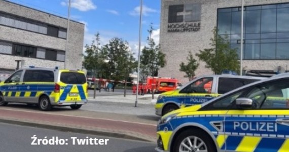 Cztery osoby zostały ranne w ataku nożownika w szkole wyższej w niemieckim Hamm. Studenci zdołali obezwładnić 34-letniego mężczyznę, który po wejściu do sali wykładowej zaatakował osoby siedzące w pierwszym rzędzie – informuje portal dziennika „Bild”.