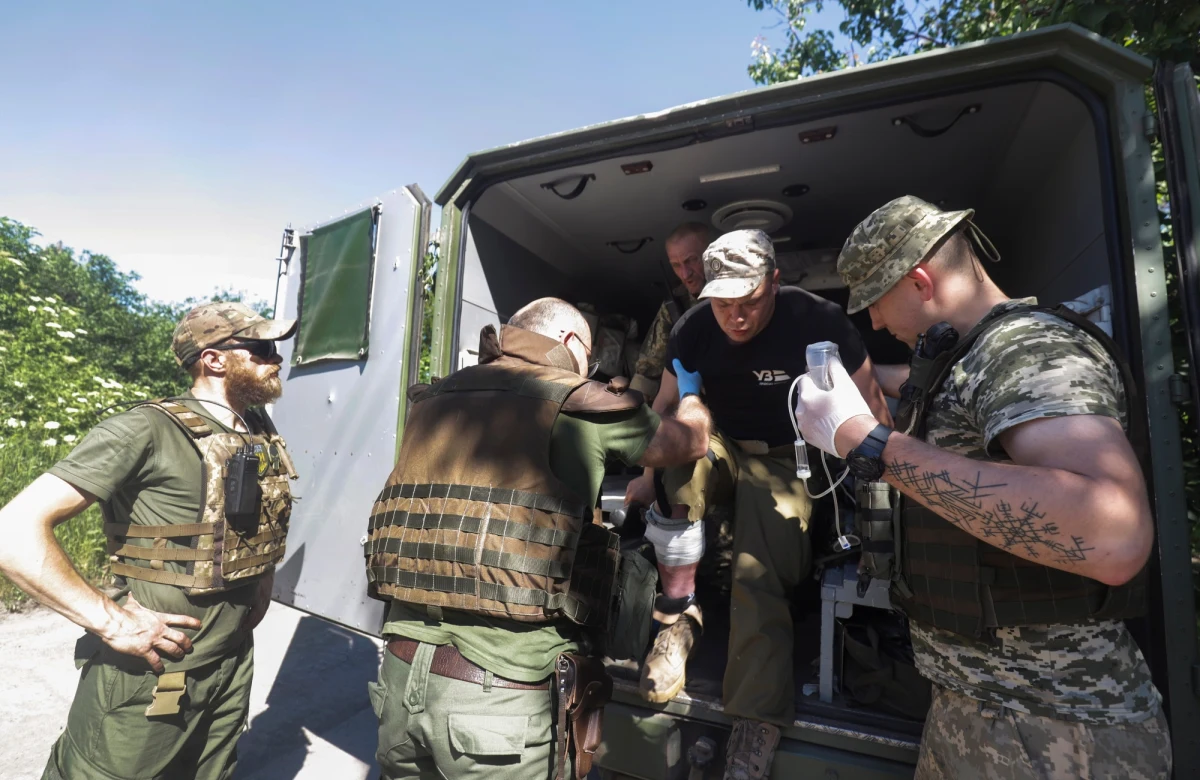 Wojska rosyjskie nie przejęły do piątku całkowitej kontroli nad Siewierodonieckiem, ale przy obecnej sytuacji na froncie Ukraina pilnie potrzebuje nowych dostaw artylerii - ocenił amerykański Instytut Badań nad Wojną (ISW) w najnowszym raporcie.