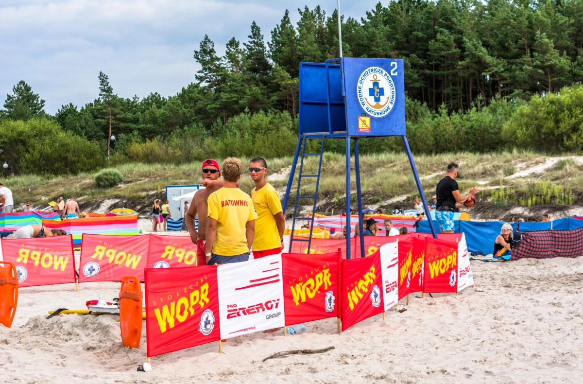 Podczas wakacji 25 ratowników Wodnego Ochotniczego Pogotowia Ratunkowego będzie czuwało na bezpieczeństwem wypoczywających nad Jeziorem Solińskim w Bieszczadach. Pod nadzorem woprowców znajdą się cztery kąpieliska. 
