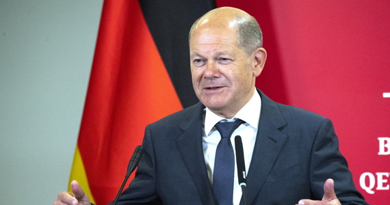 Niemiecki kanclerz w sobotę złożył krótkie wizyty w Macedonii Północnej i Bułgarii. Olaf Scholz opowiedział się za jak najszybszym stworzeniem europejskiej perspektywy dla państw Bałkanów Zachodnich. „Sądzę, że mamy szansę i warto podjąć te wysiłki” – podkreślił po rozmowie w Sofii z bułgarskim premierem Kiriłem Petkowem, który wyraził gotowość do rozmów ze Skopje.