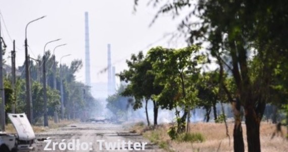 W szturmowanych przez wojska Rosji zakładach chemicznych Azot w Siewierodoniecku na wschodzie Ukrainy doszło do wycieku smarów. Wybuchł duży pożar – poinformował szef władz obwodu ługańskiego Serhij Hajdaj.