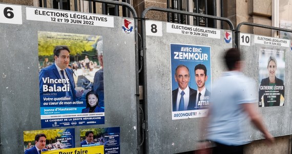 Trwa pierwsza tura wyborów parlamentarnych we Francji. 48,7 mln zarejestrowanych wyborców odda głos, by wybrać 577 deputowanych Zgromadzenia Narodowego. W sondażach prowadzą dwie koalicje: prezydencka i lewicy.