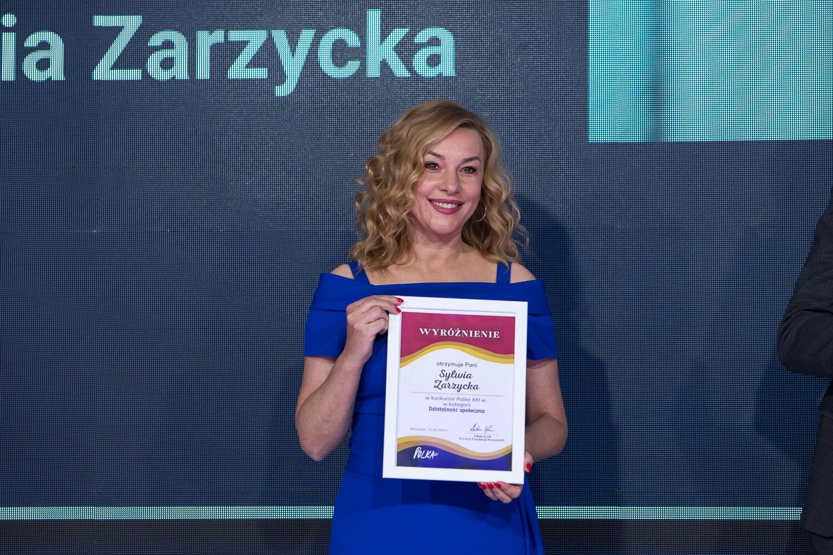 Mogłaby spokojnie prowadzić swoją kancelarię prawną, zajmować się dużym biznesem i wielkimi klientami, ale tego byłoby za mało dla energicznej, rzutkiej i przebojowej Sylwii Zarzyckiej. Od ponad 11 lat poświęca także swoje życie wspieraniu nieuleczalnie chorych dzieci i ich rodzin. W szczególności wspiera kobiety – matki niesamodzielnych dzieci, organizację spotkań wytchnieniowe, aktywizację życiową i zawodową oraz pomoc psychologiczną i prawną pro bono.