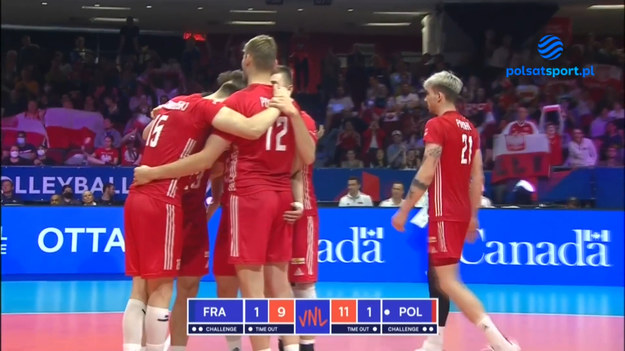 Skrót meczu Ligi Narodów siatkarzy 2022 Polska – Francja 3:1 (21:25, 25:22, 25:21, 25:22) Polscy siatkarze odegrali się na Francuzach za porażkę na igrzyskach, ogrywając "Trójkolorowych" w czterech setach! Nasi reprezentanci fatalnie rozpoczęli spotkanie, ale później pokazali klasę. Świetnie prezentował się między innymi Karol Butryn i to we wszelkich aspektach gry. To koniec zmagań w Ottawie. Za tydzień nasi zawodnicy wylecą do Bułgarii.

