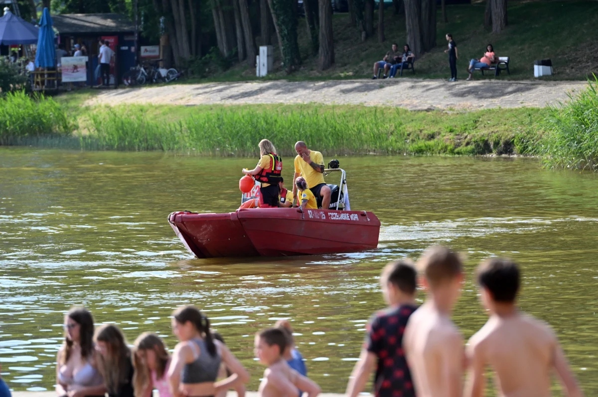 Policja bada okoliczności śmierci mężczyzny, który utonął w Jeziorze Głębokim Szczecinie. Jego ciało wydobyli nurkowie. 