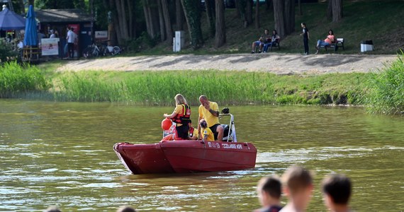 Policja bada okoliczności śmierci mężczyzny, który utonął w Jeziorze Głębokim Szczecinie. Jego ciało wydobyli nurkowie. 