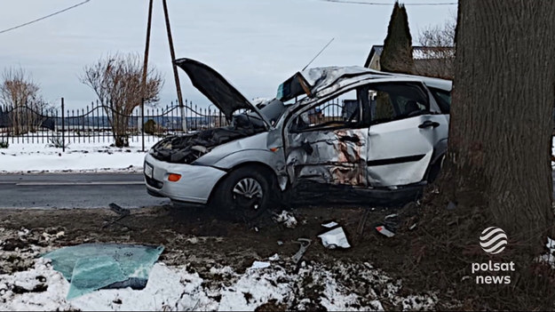 Złapano kierowcę, który uderzył w autobus we Wrocławiu. Nagranie, które prezentowaliśmy, mroziło krew w żyłach - było o włos od tragedii. Zbyt duża prędkość jest jedną z przyczyn wypadków, druga to niezapinanie pasów. Policja publikuje wstrząsający film, w roli głównej dziecko.Materiał dla "Wydarzeń" przygotował Robert Gusta.